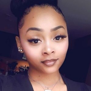 Meet your Posher, Chanel